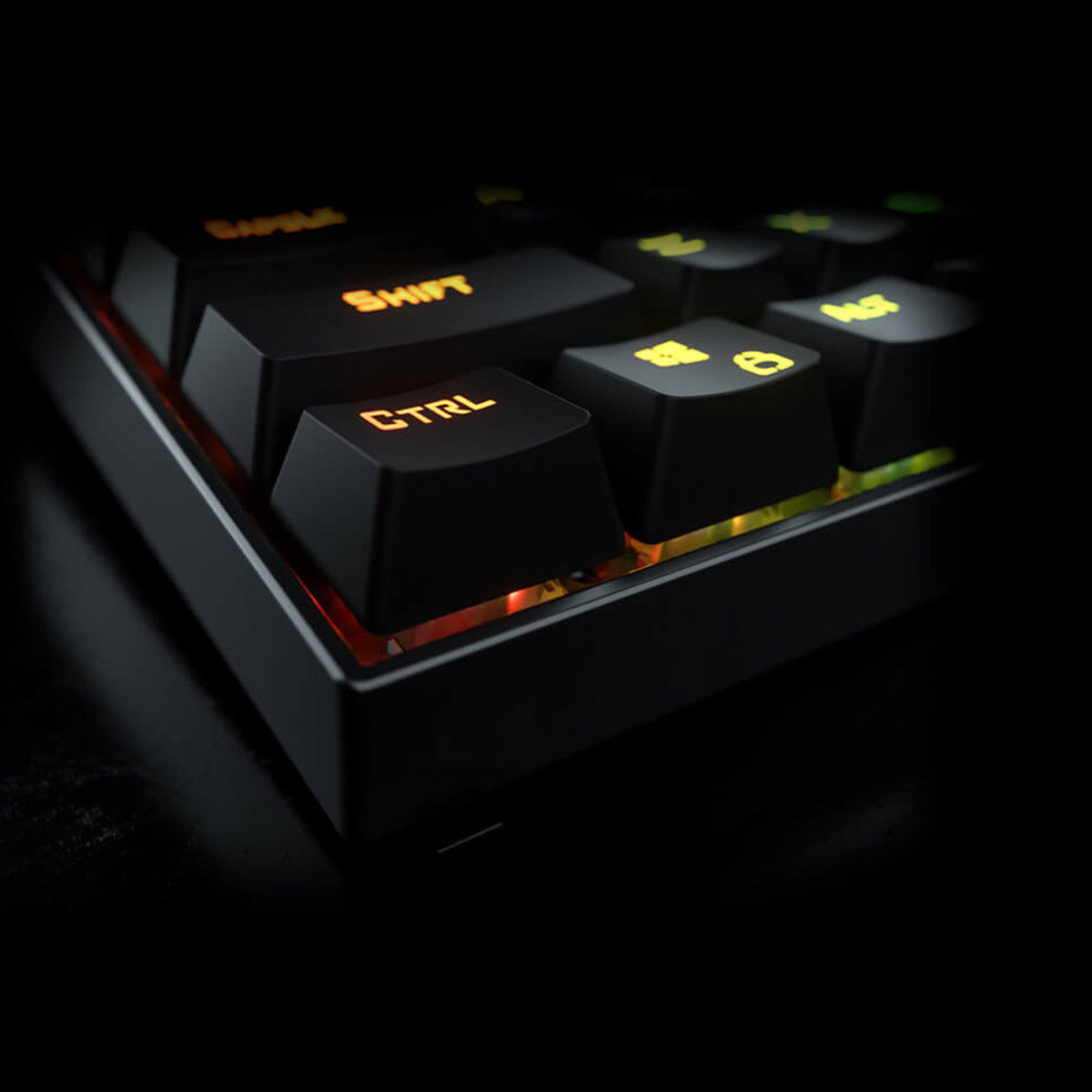 TECLADO GAMING MECANICO KUMARA RGB TKL K552 KR - NEGRO